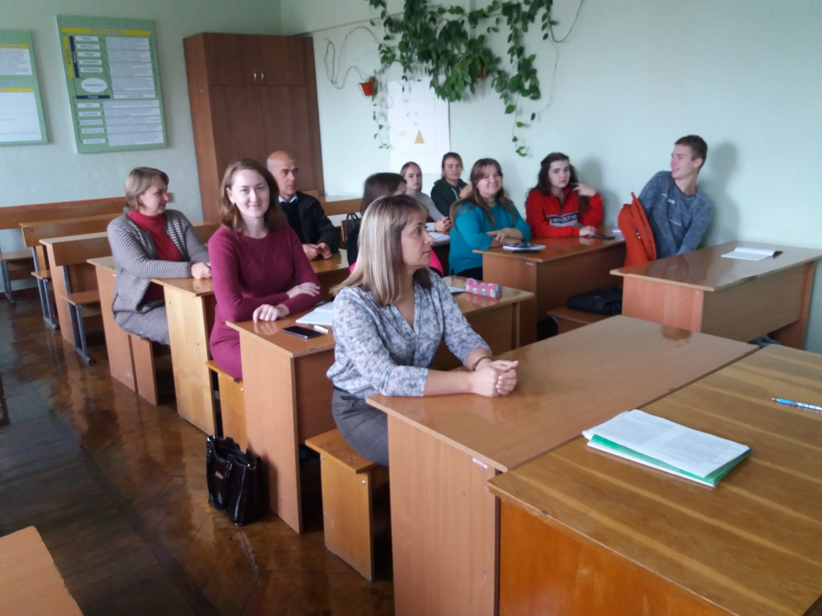 Продовжує роботу студентський науковий гурток кафедри менеджменту  «ПРОБЛЕМНІ АСПЕКТИ МЕНЕДЖМЕНТУ ТА ЛОГІСТИКИ»