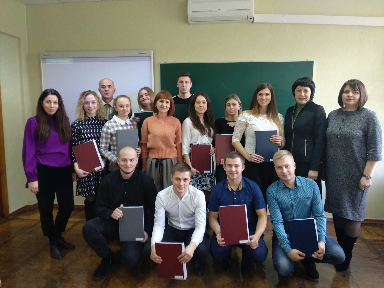Вітаємо магістрів з менеджменту за ОПП «Менеджмент зовнішньоекономічної діяльності» з успішним  захистом кваліфікаційних (дипломних) робіт