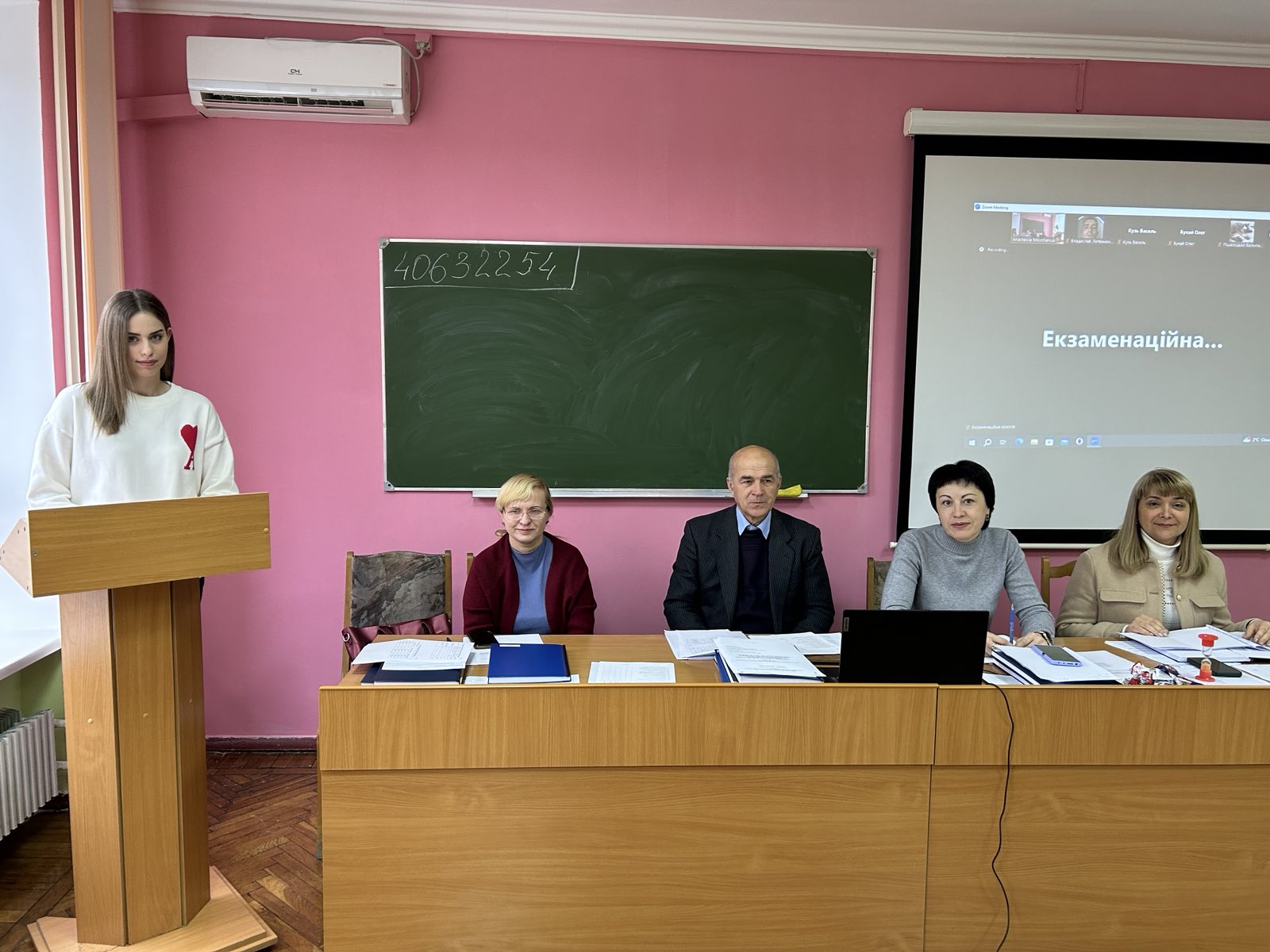 Вітаємо магістрів спеціальності 073 «Менеджмент» з успішним захистом кваліфікаційних робіт!
