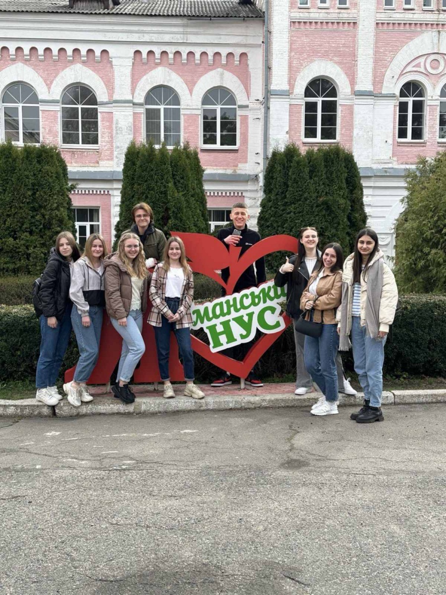 11-м група факультету менеджменту під керівництвом куратора Людмили ДЛУГОБОРСЬКОЇ визнана переможцем у номінації 