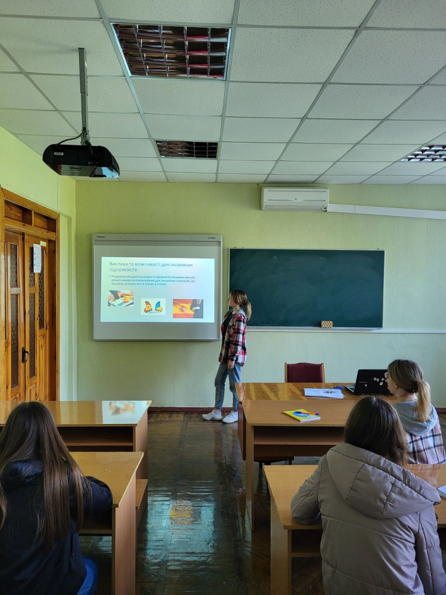 ЗАСІДАННЯ СТУДЕНТСЬКОГО НАУКОВОГО ГУРТКА КАФЕДРИ МЕНЕДЖМЕНТУ