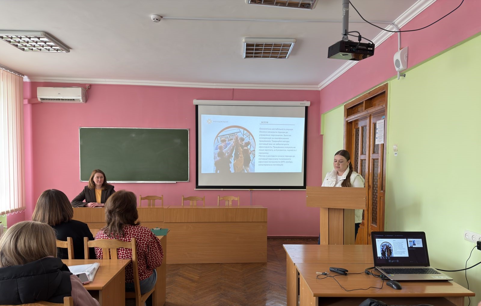 Перші кроки в науку: секційні засідання студентської наукової конференції кафедри менеджменту